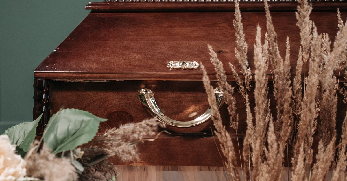 Creating Lasting Memories: Photo Displays for Cremation Services